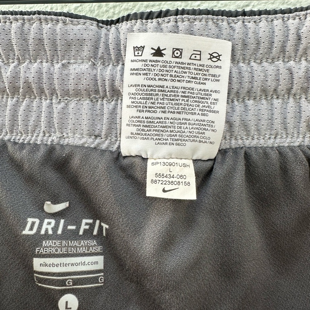 Women’s Nike Black and Pink Dri-Fit Shorts size L - Picture 8 of 8